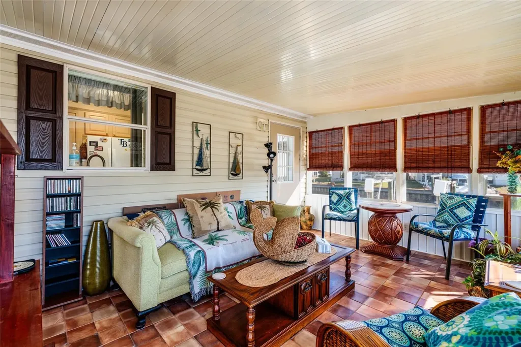 134 Americana Court NE St Petersburg FL 33702