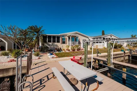 134 Americana Court NE St Petersburg FL 33702