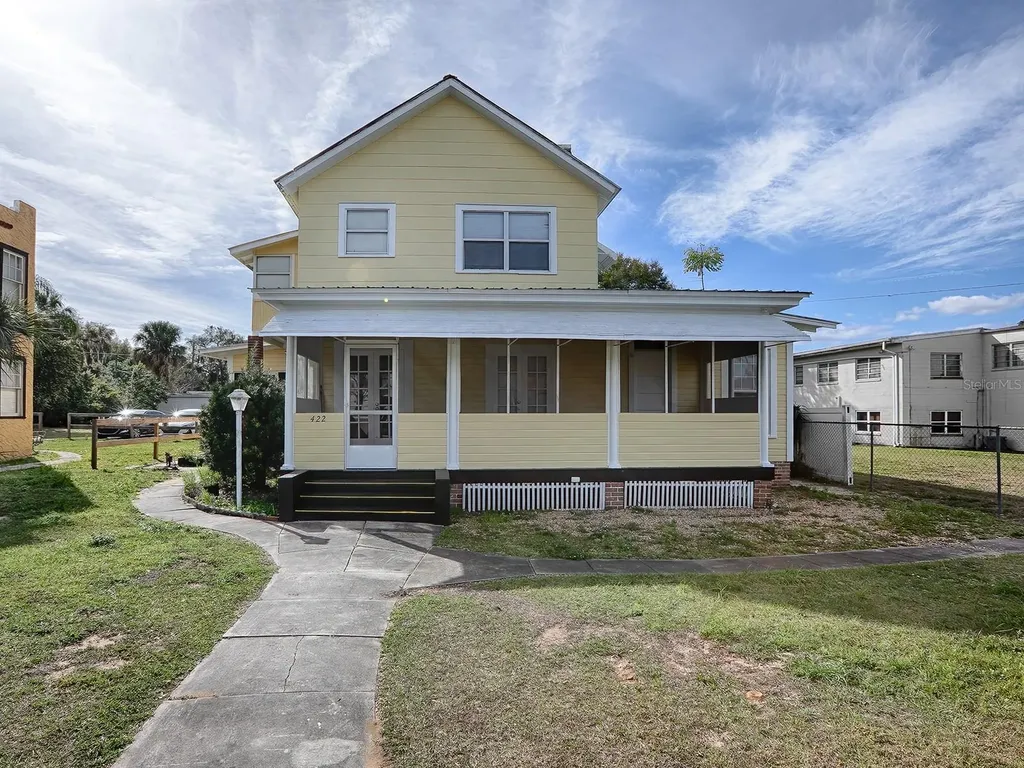 422 E Citrus Avenue Eustis FL 32726