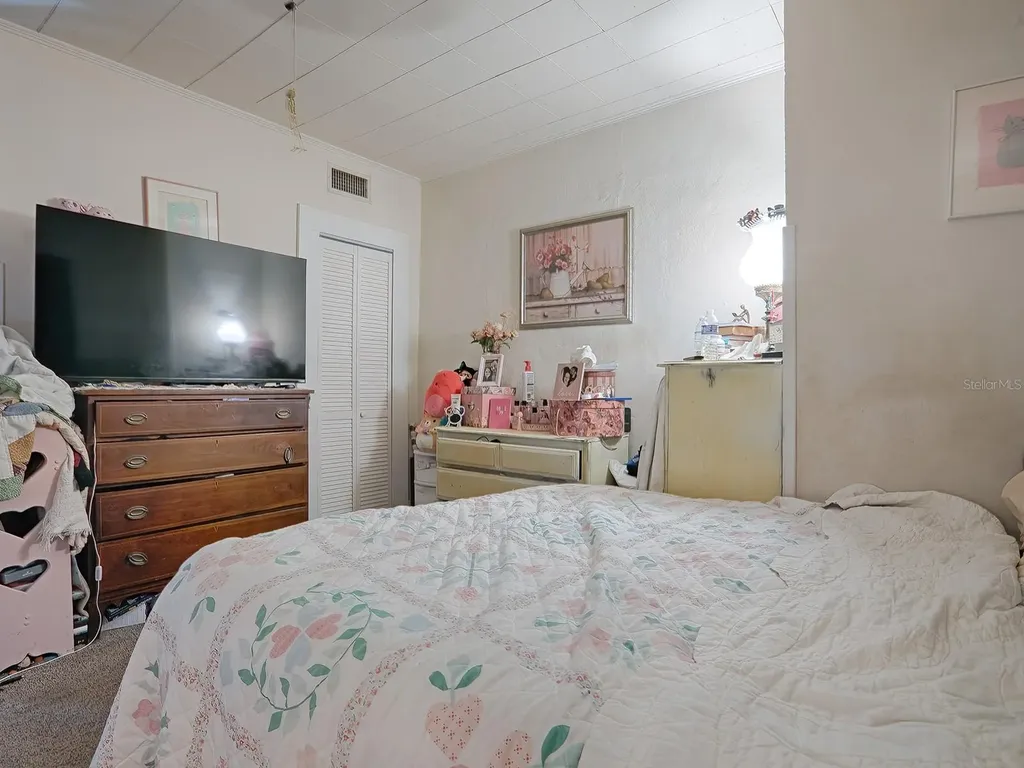 422 E Citrus Avenue Eustis FL 32726