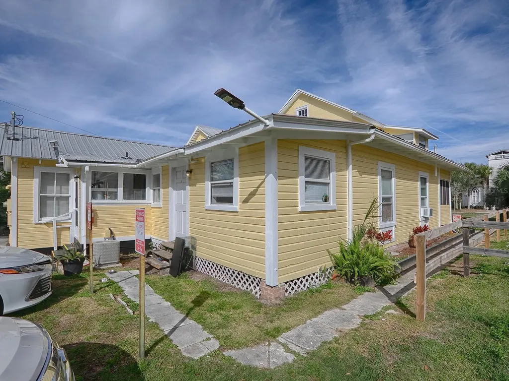 422 E Citrus Avenue Eustis FL 32726