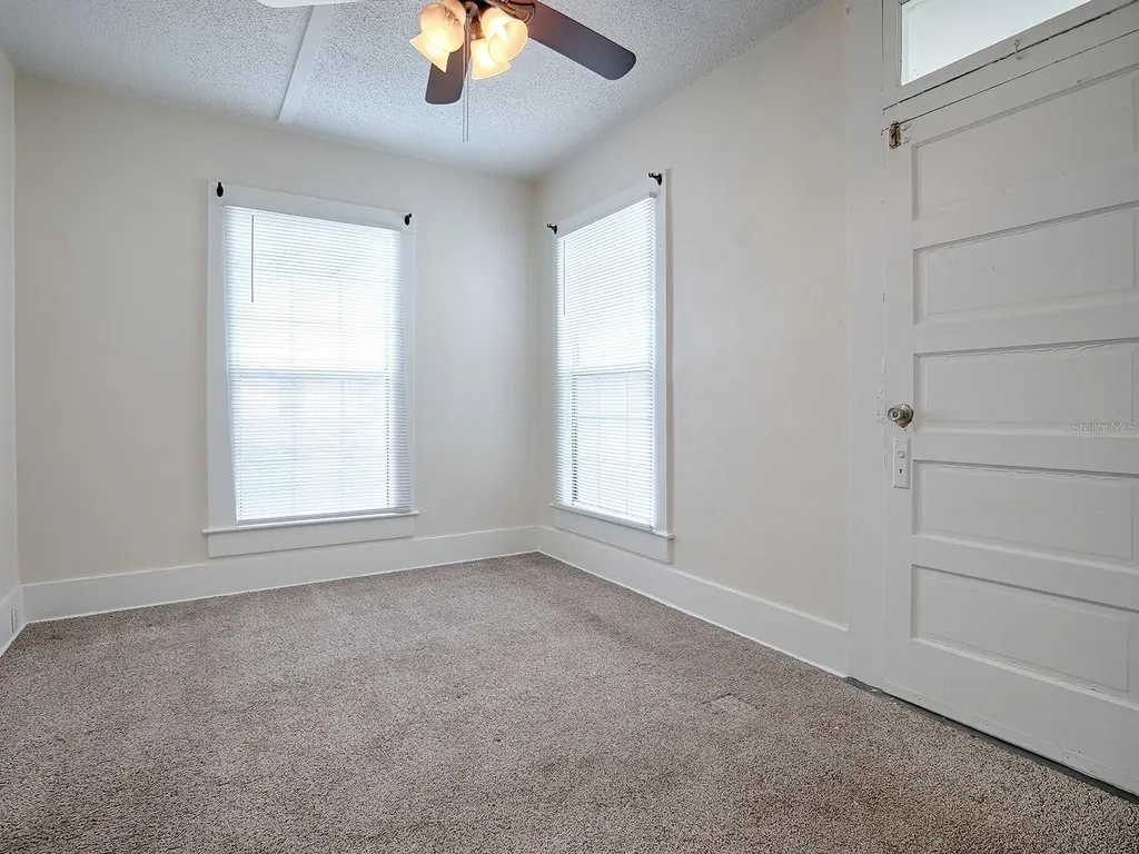422 E Citrus Avenue Eustis FL 32726