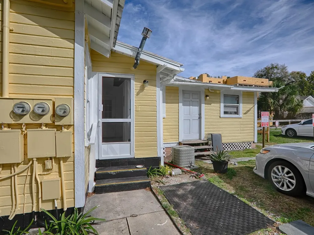 422 E Citrus Avenue Eustis FL 32726