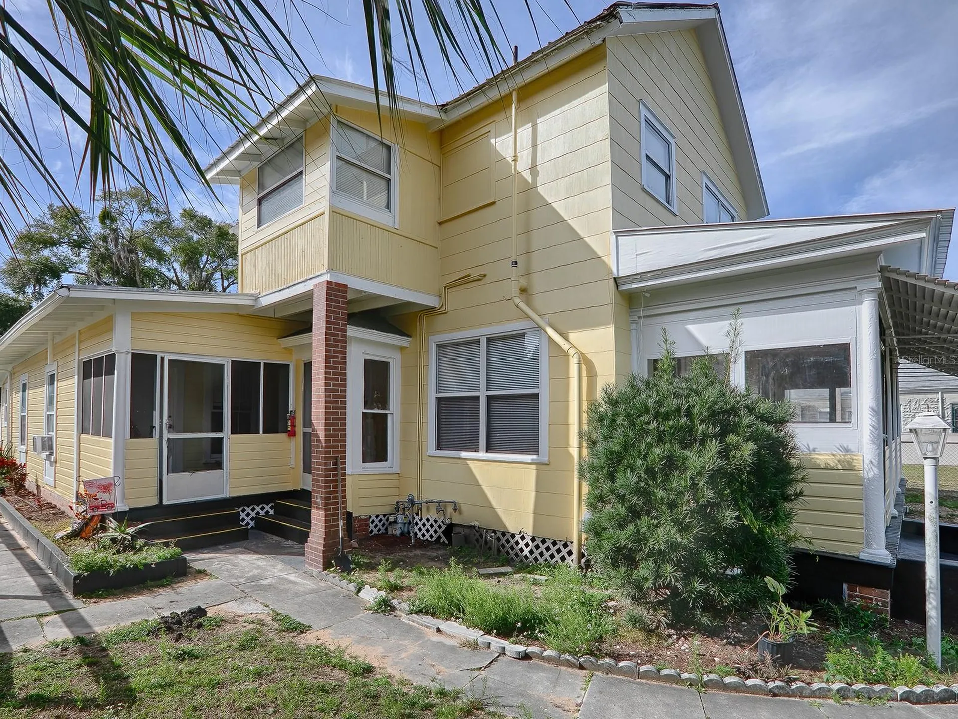 422 E Citrus Avenue Eustis FL 32726