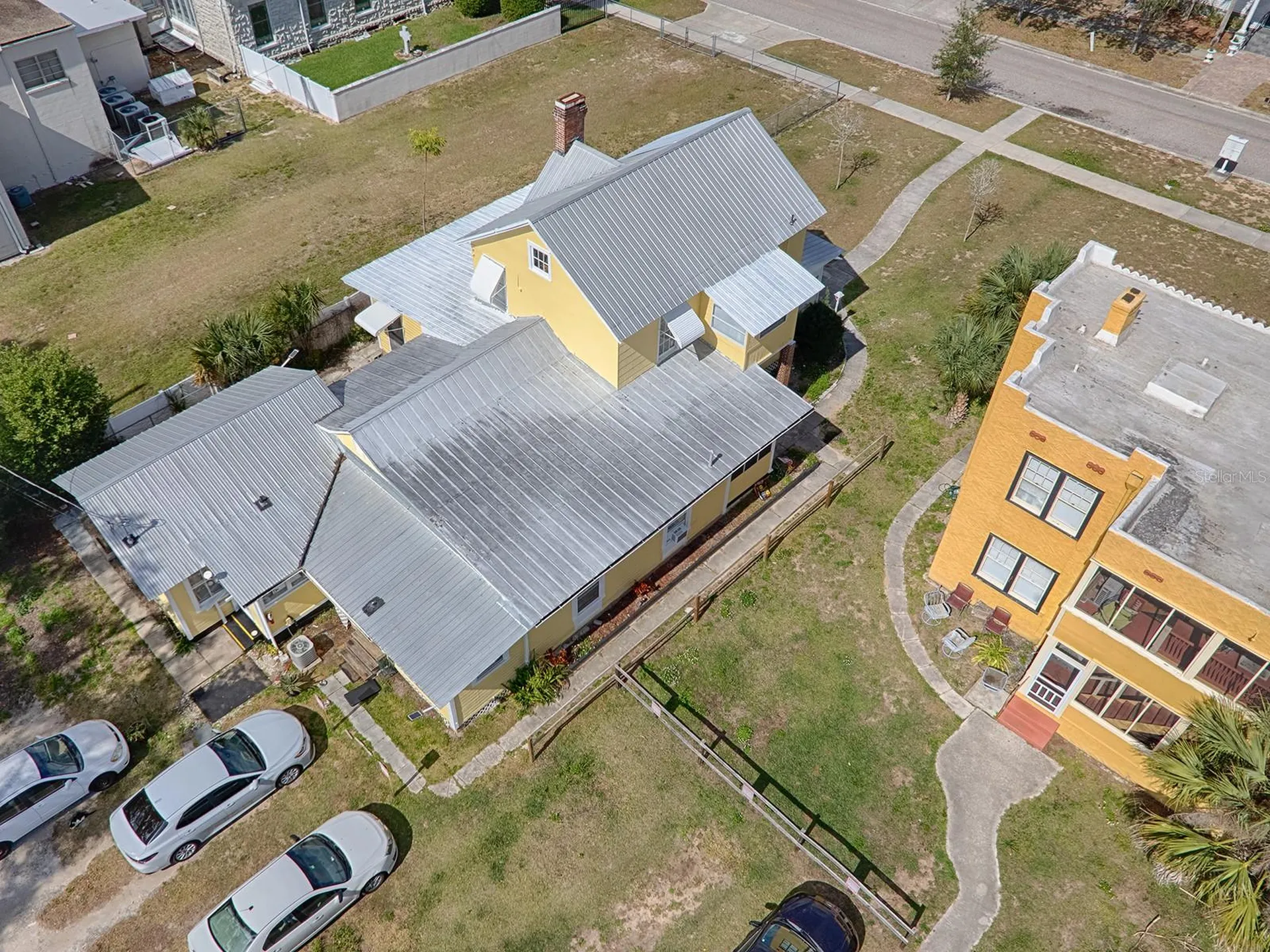 422 E Citrus Avenue Eustis FL 32726