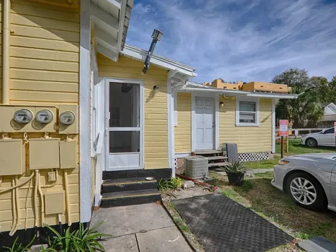 422 E Citrus Avenue Eustis FL 32726