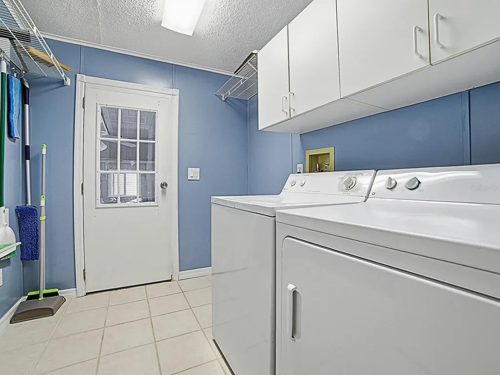 3217 Manatee Road Tavares FL 32778