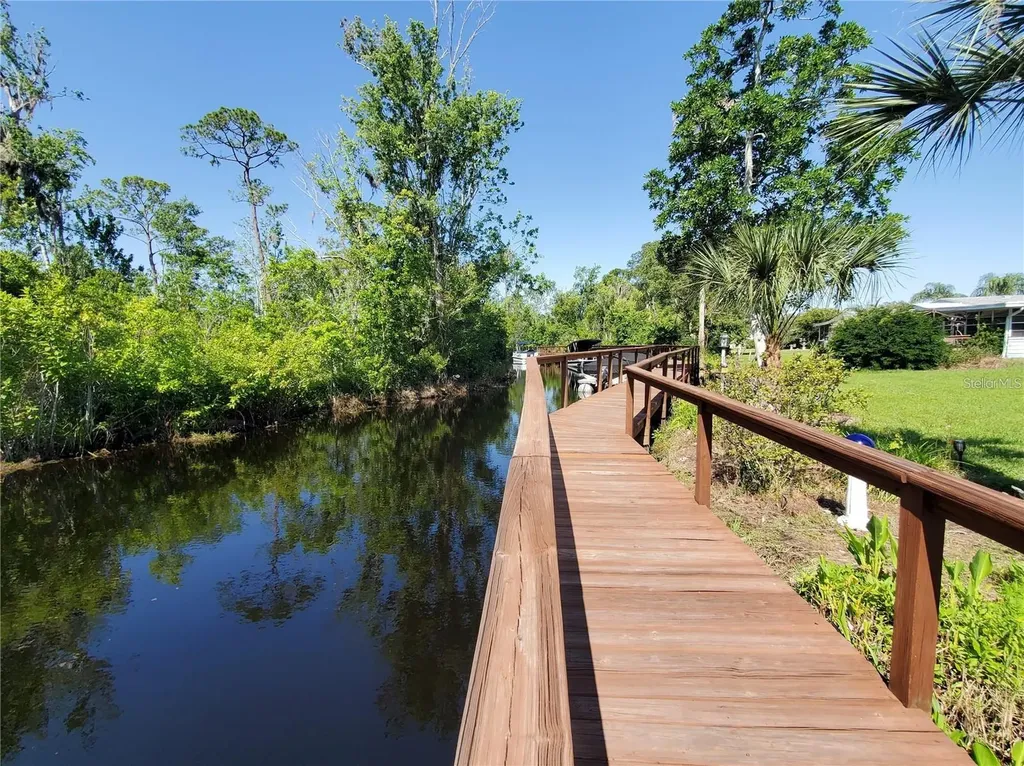 3217 Manatee Road Tavares FL 32778
