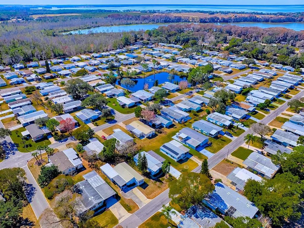 3217 Manatee Road Tavares FL 32778