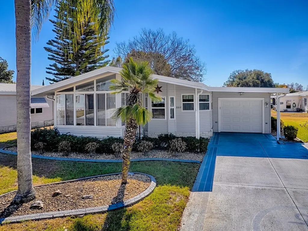3217 Manatee Road Tavares FL 32778