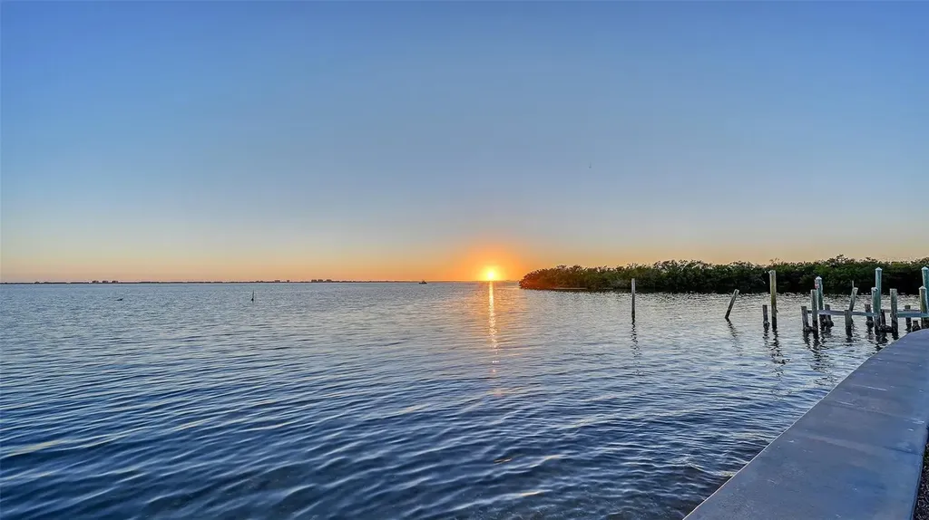 7322 Westmoreland Drive Sarasota FL 34243