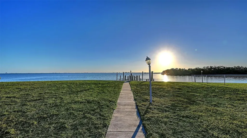 7322 Westmoreland Drive Sarasota FL 34243
