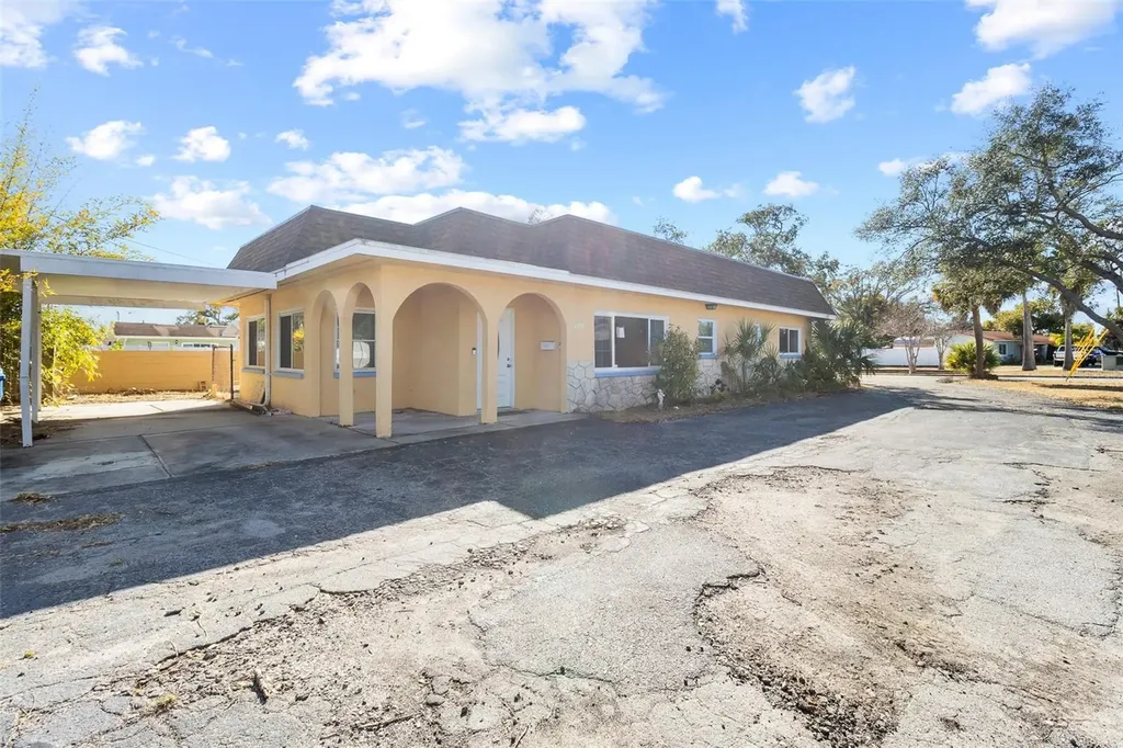 6098 22nd Avenue N St Petersburg FL 33710