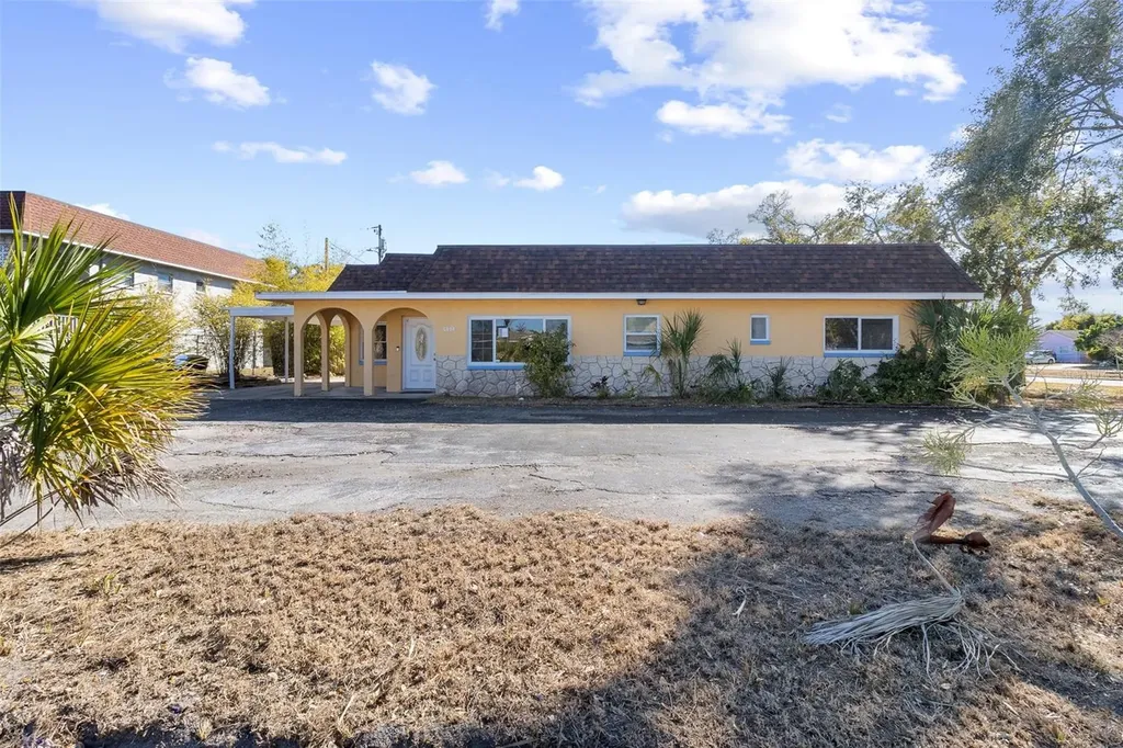 6098 22nd Avenue N St Petersburg FL 33710