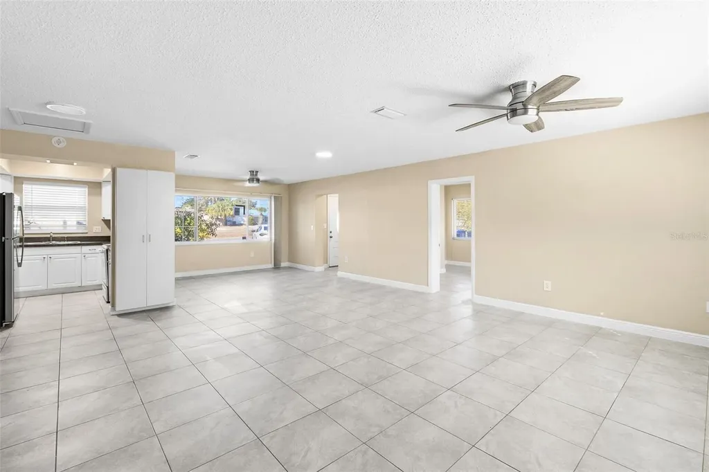 6098 22nd Avenue N St Petersburg FL 33710
