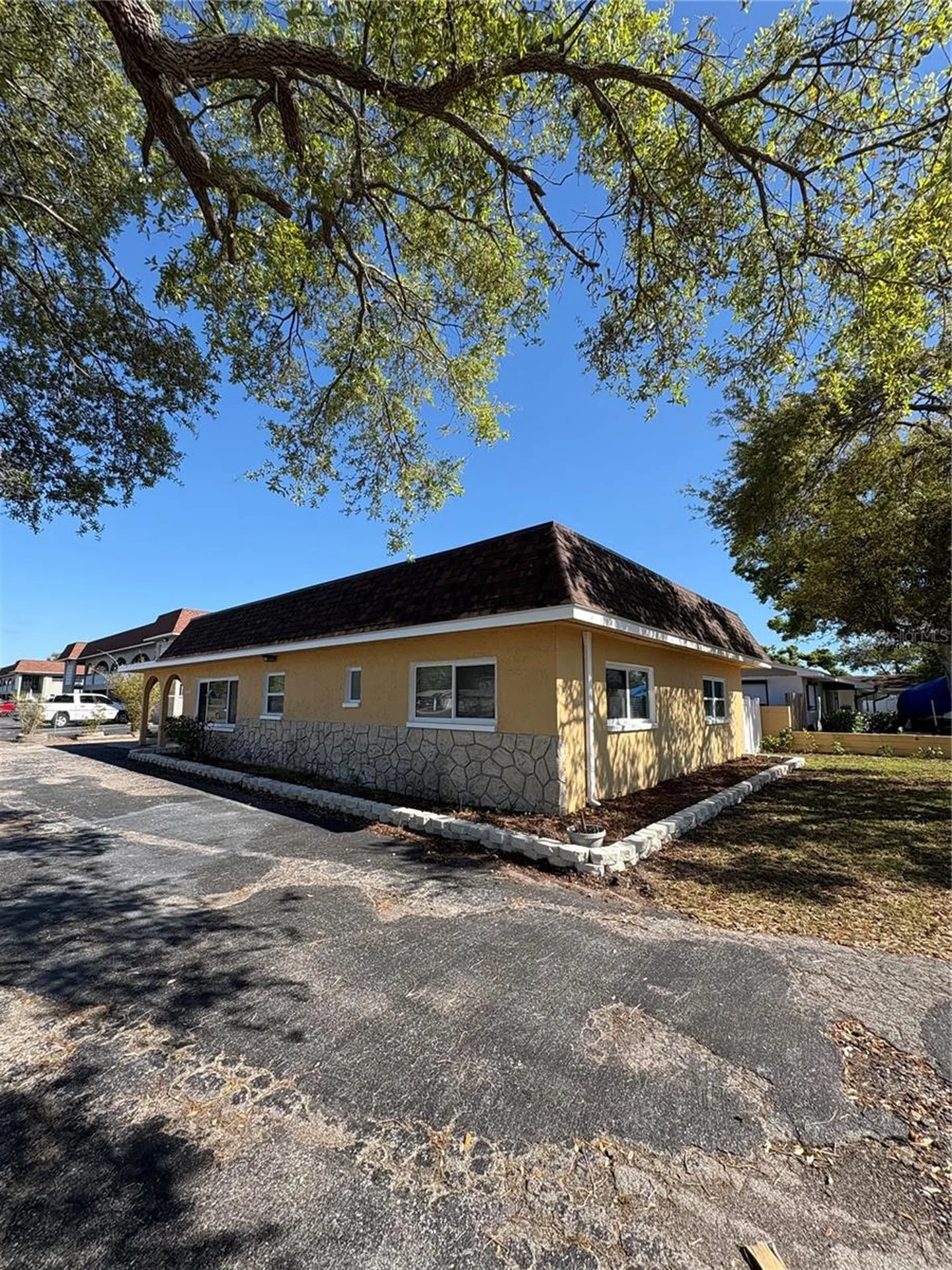 6098 22nd Avenue N St Petersburg FL 33710