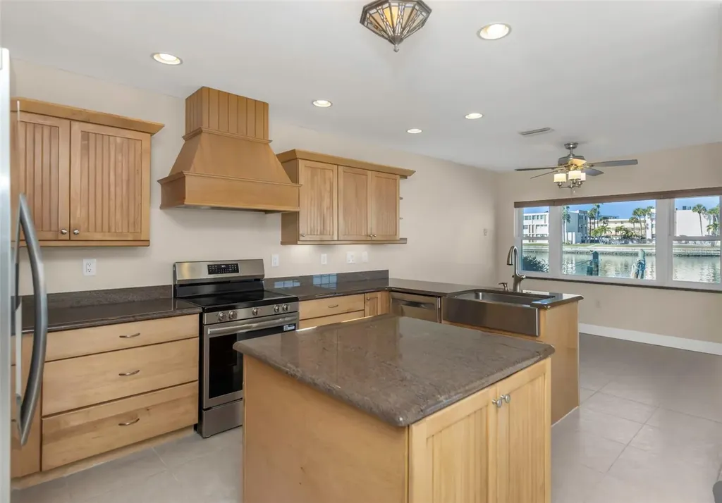 1445 Corey Way S South Pasadena FL 33707