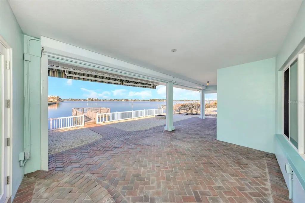 1445 Corey Way S South Pasadena FL 33707