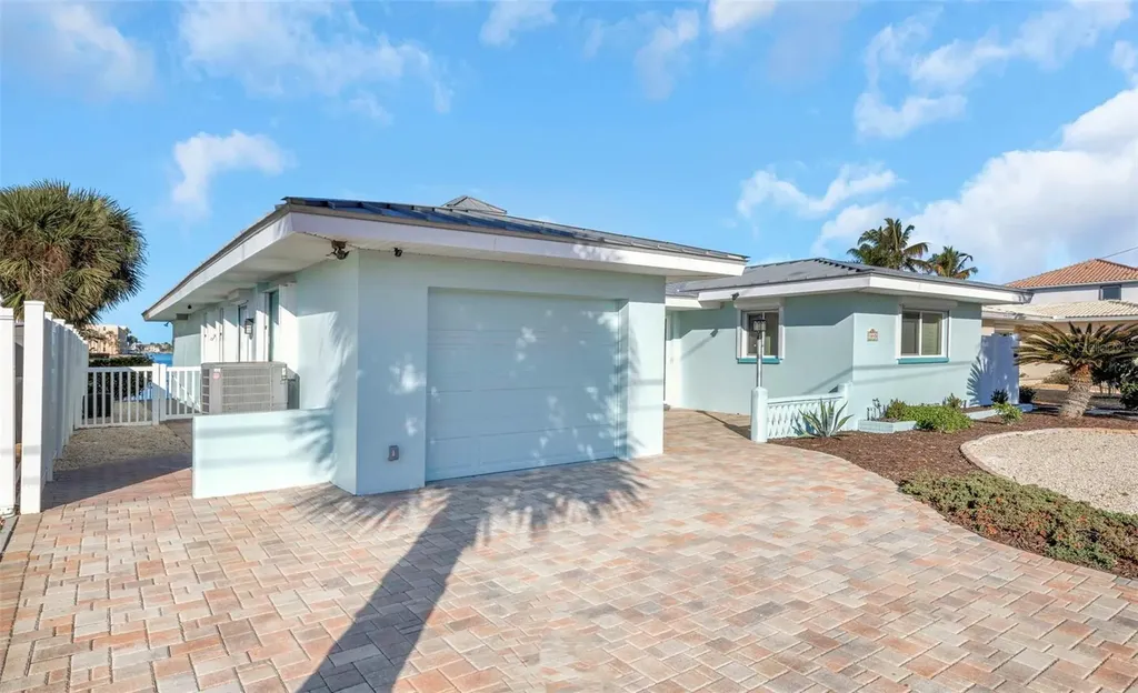 1445 Corey Way S South Pasadena FL 33707
