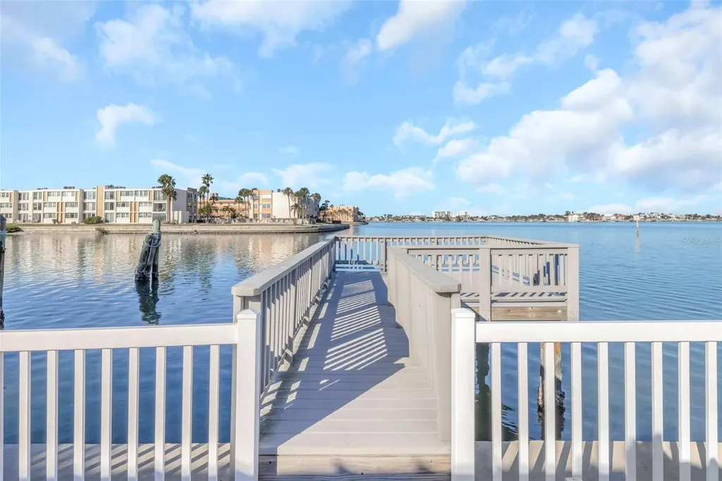 1445 Corey Way S South Pasadena FL 33707