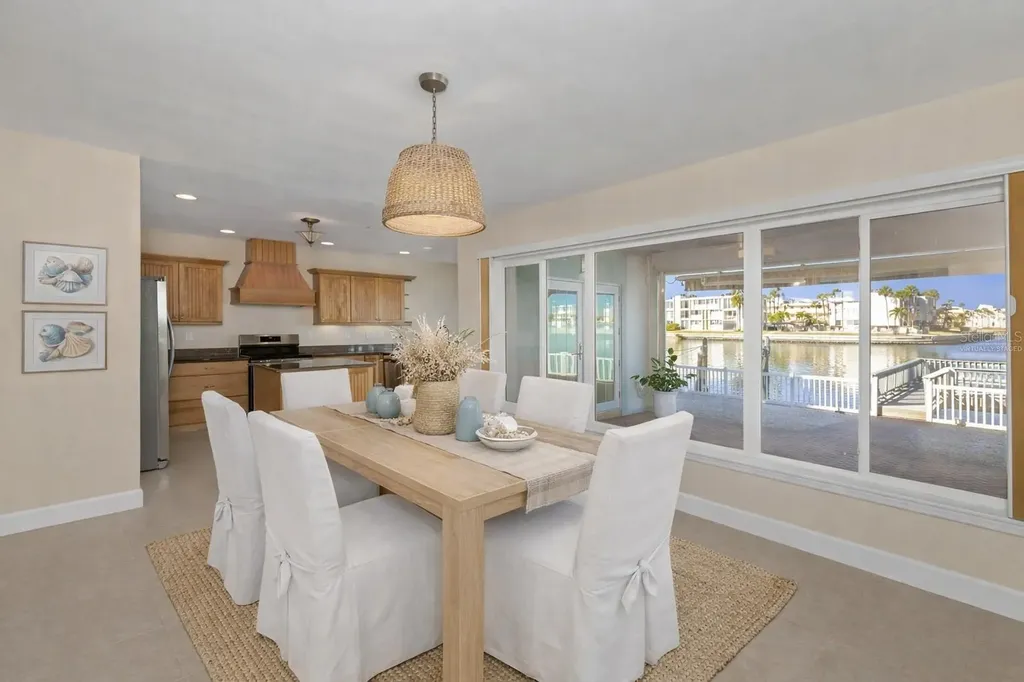 1445 Corey Way S South Pasadena FL 33707