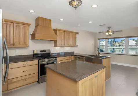 1445 Corey Way S South Pasadena FL 33707