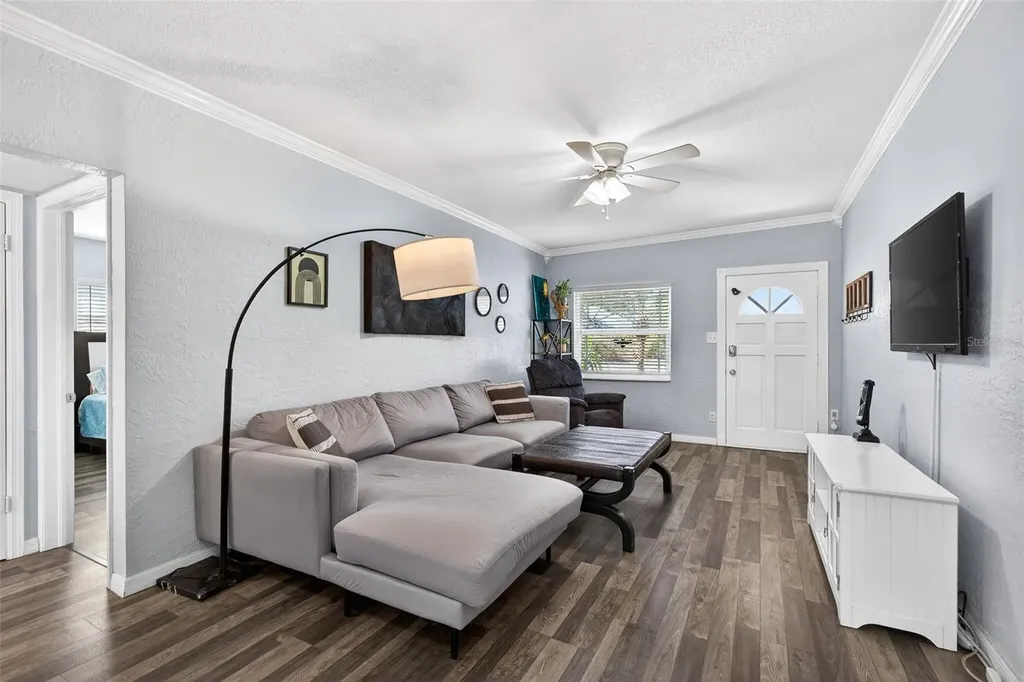 1943 Cloverlawn Avenue Orlando FL 32806