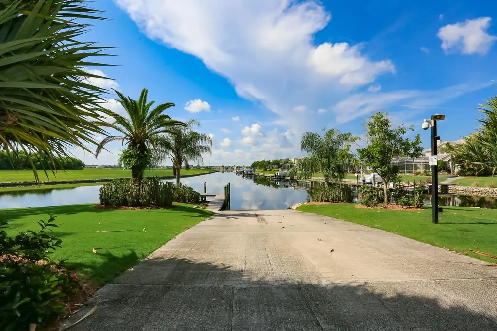 5227 Admiral Pointe Drive Apollo Beach FL 33572