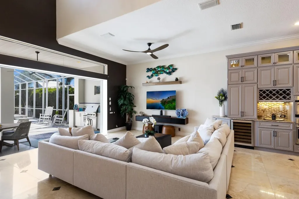541 Fore Drive Bradenton FL 34208