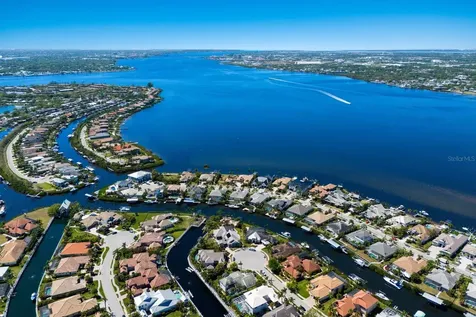 541 Fore Drive Bradenton FL 34208