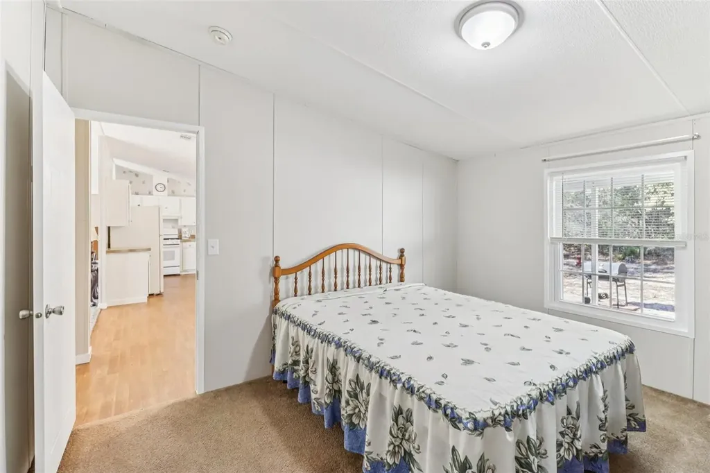 16180 NE 2nd Loop Silver Springs FL 34488