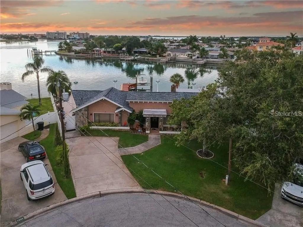 7985 4th Avenue S St Petersburg FL 33707