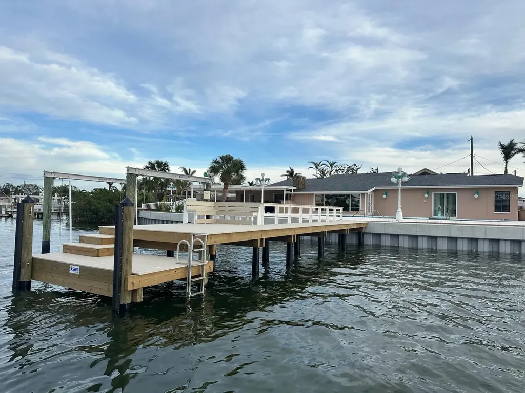 7985 4th Avenue S St Petersburg FL 33707