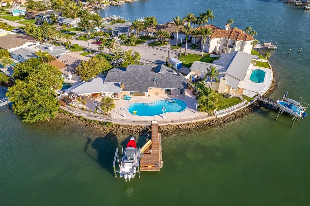 7985 4th Avenue S St Petersburg FL 33707