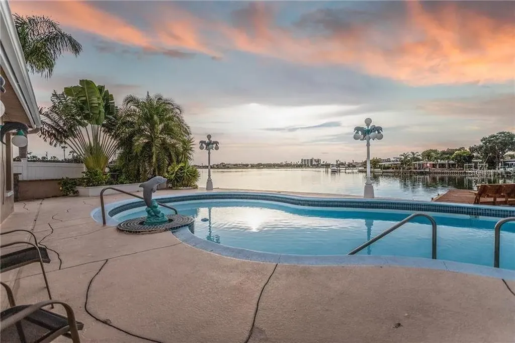 7985 4th Avenue S St Petersburg FL 33707