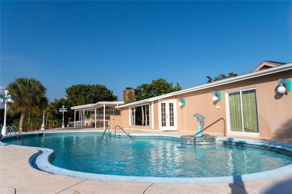 7985 4th Avenue S St Petersburg FL 33707