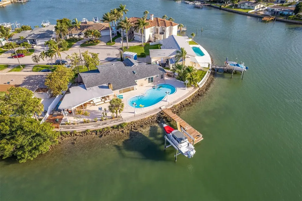 7985 4th Avenue S St Petersburg FL 33707