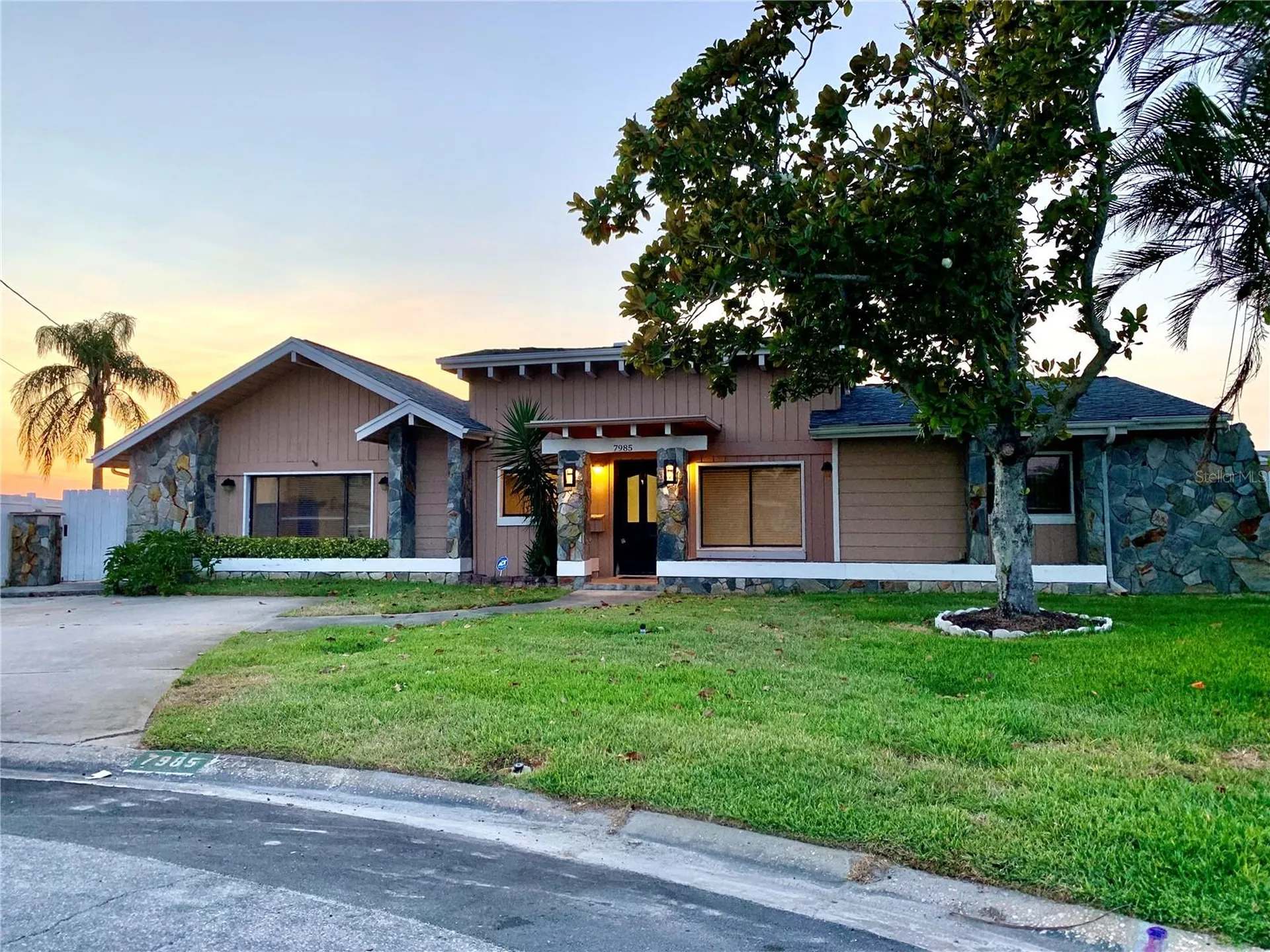 7985 4th Avenue S St Petersburg FL 33707