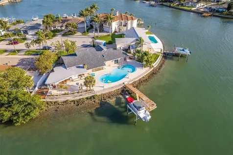 7985 4th Avenue S St Petersburg FL 33707