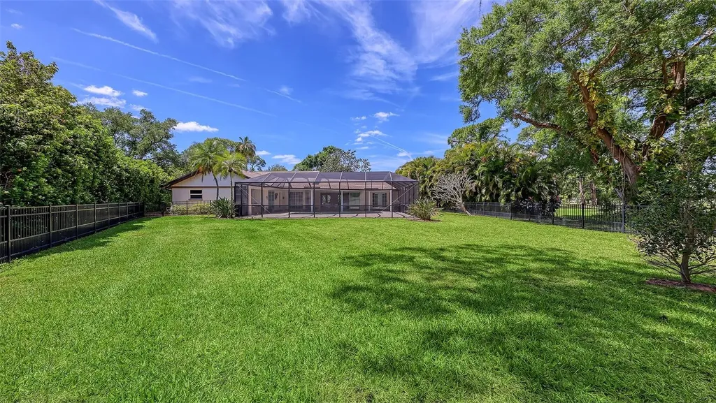 7937 Broadmoor Pines Boulevard Sarasota FL 34243