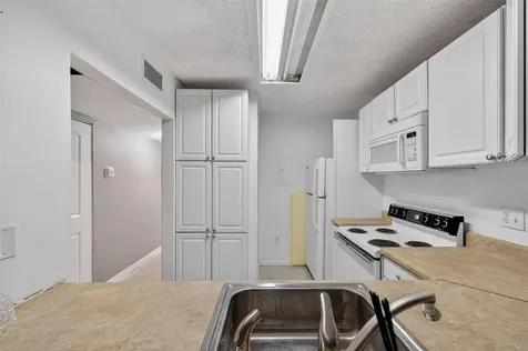 1398 Shady Pine Way Tarpon Springs FL 34688