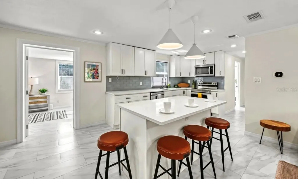 578 Companion Way Longboat Key FL 34228