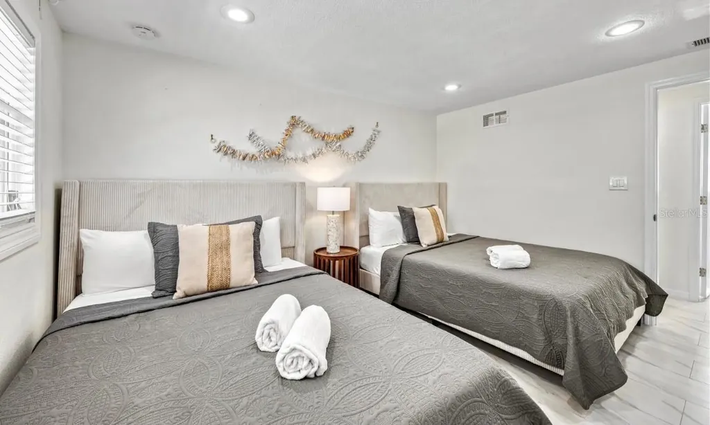 578 Companion Way Longboat Key FL 34228