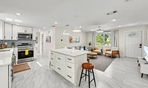 578 Companion Way Longboat Key FL 34228