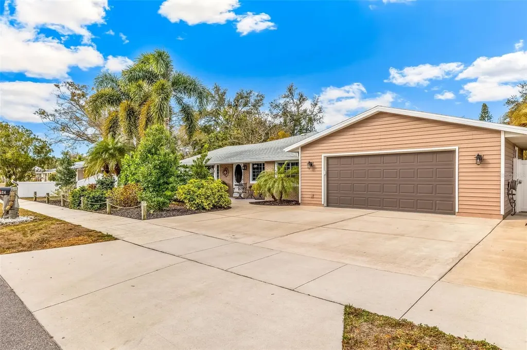 1024 Pattison Avenue Sarasota FL 34237
