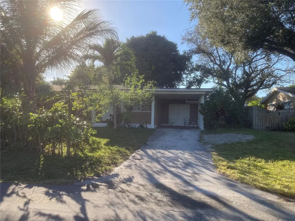 2873 SE 1st Place Boynton Beach FL 33435