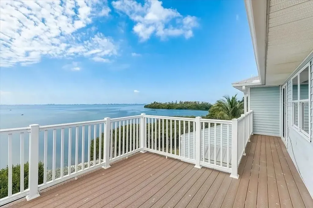 2424 Bay Drive Bradenton FL 34207