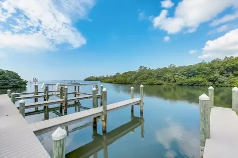 2424 Bay Drive Bradenton FL 34207