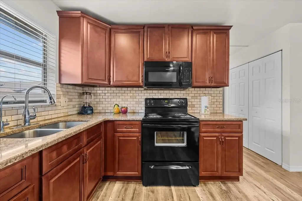 4945 91st Avenue N Pinellas Park FL 33782