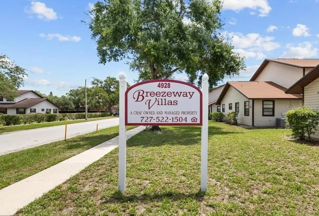 4945 91st Avenue N Pinellas Park FL 33782